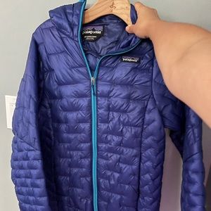 Blue Patagonia women’s extra small micro puffy hoodie